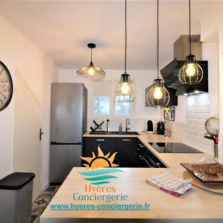 Apartment Triplex 2-port D'hyeres -400m-clim Wifi Parking By Hc Hyeres